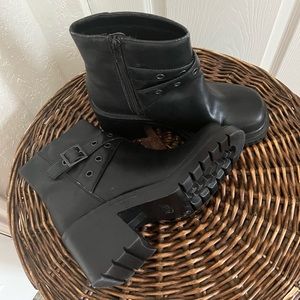 Vintage 90s/Y2K Platform Lug Sole Boots